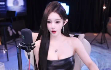 女主播吐槽某音网友太抠,直播间在线人数几千竟无人刷礼物,网友锐评:你没有让人有消费欲望!