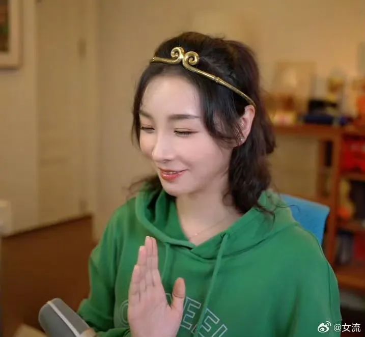 女流吐槽朋友借钱不还,去国外旅游不还钱,为了区区几万就不联系了?算什么朋友!网友热评:看你赚的多所以不还!