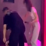 老公上趟厕所回来，看到老婆跟”帅哥”跳舞，一脚下去悔青肠子