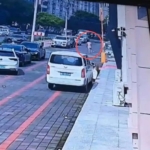 网友怒批：老公在外跑车赚钱，你在家这样对他？