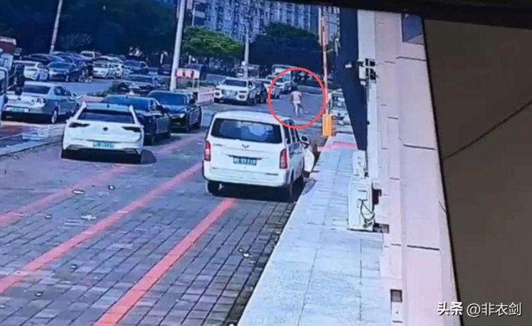 网友怒批：老公在外跑车赚钱，你在家这样对他？