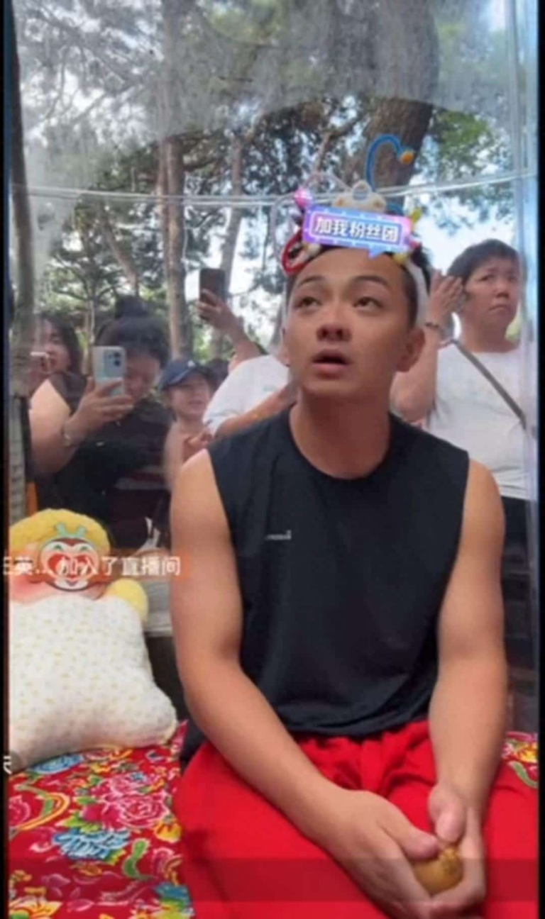 雪饼猴被碰瓷事件：善良给路费，反被嫌少又纠缠