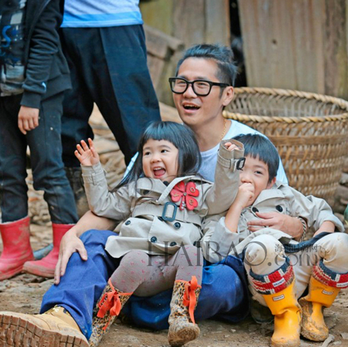 曹格女儿颜值大转变,继承父母优良基因