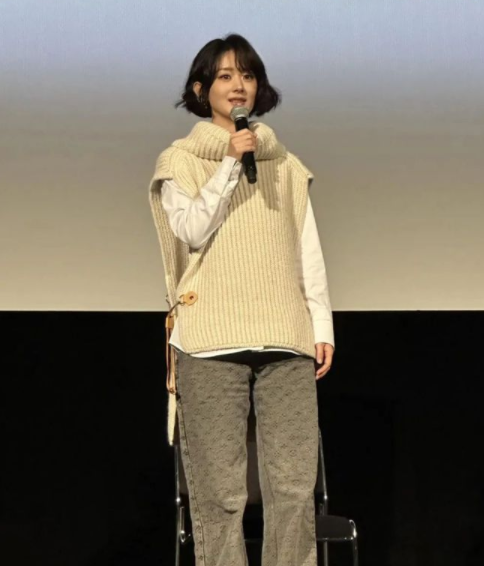 赵丽颖新造型开挂:短发时尚感十足