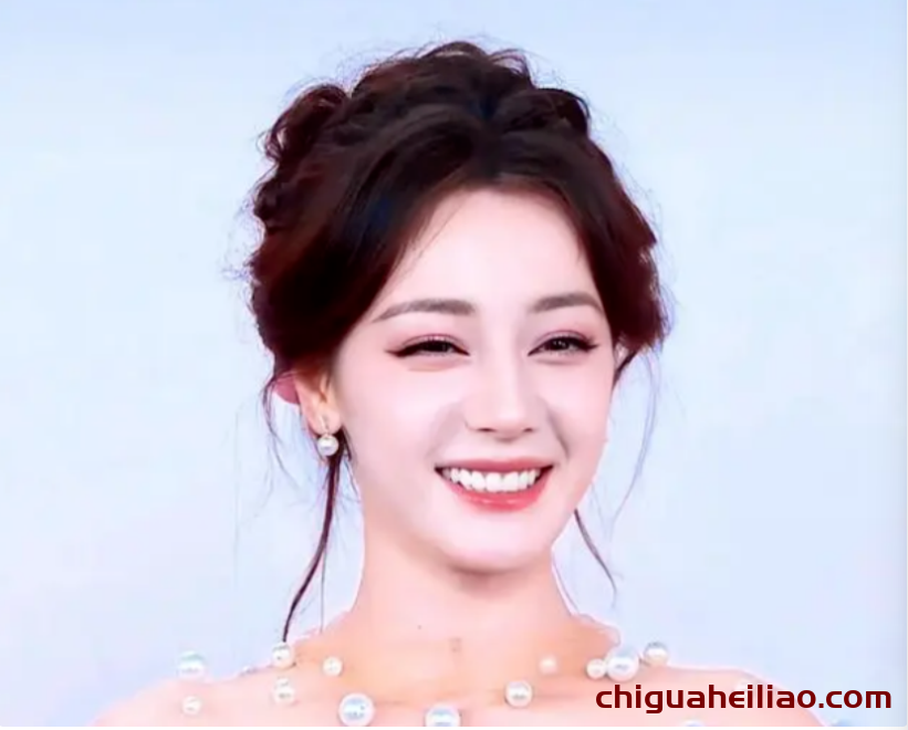 迪丽热巴造型师热搜风波,颜值挽救形象