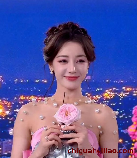 迪丽热巴造型师热搜风波,颜值挽救形象